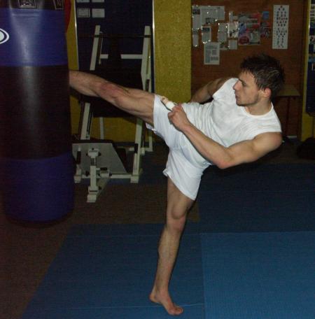 3imad un full contacteur sinture noire